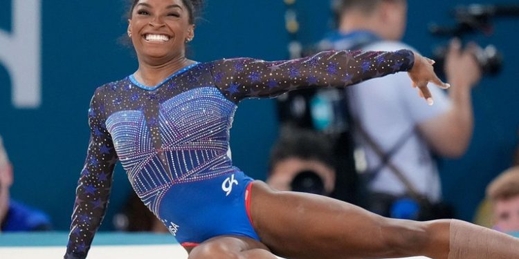 Suma y sigue: Simone Biles reina en el 'around' de París 2024 con su sexto oro olímpico