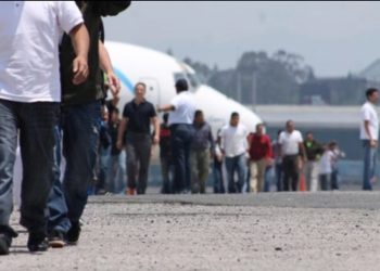 Suman por lo menos 921 migrantes menores de edad deportados provenientes de México y EEUU
