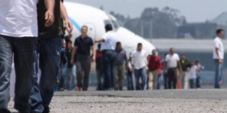 Suman por lo menos 921 migrantes menores de edad deportados provenientes de México y EEUU