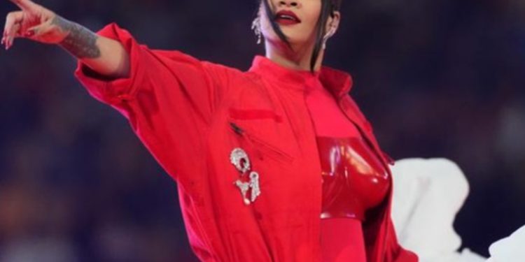 Super Bowl: regreso de Rihanna se sitúa como tercer mejor espectáculo femenino de la historia del evento