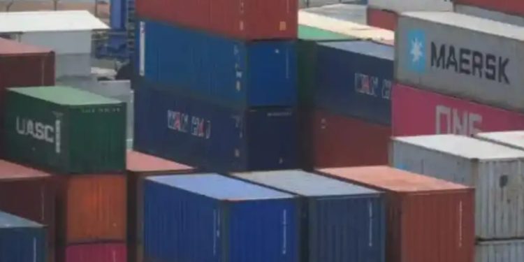 Superintendente de SAT pide liberar 12 mil contenedores retenidos para evitar saturación portuaria