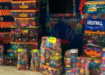 Supervisan ventas de fuegos artificiales en el Mercado de la Terminal para garantizar seguridad