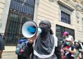 Estudiantes manifestaron en centro histórico, mientras otro grupo pintó las afueras de congreso