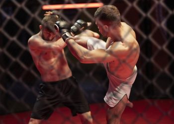 Suspenden a un peleador de artes marciales mixtas al descubrir tatuajes neonazis en su cuerpo