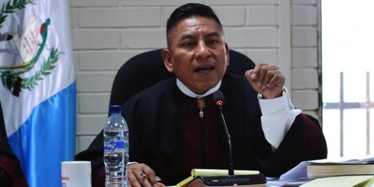 Suspenden al juez Pablo Xitumul debido a la existencia de una investigación en su contra