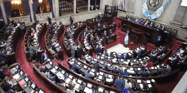 Suspenden sesión en el Congreso por falta de quórum