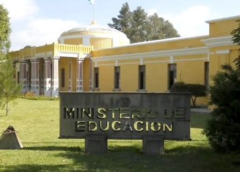 Suspensión de clases por 17 días de bloqueos
