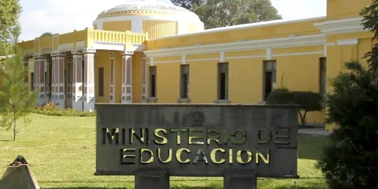 Suspensión de clases por 17 días de bloqueos