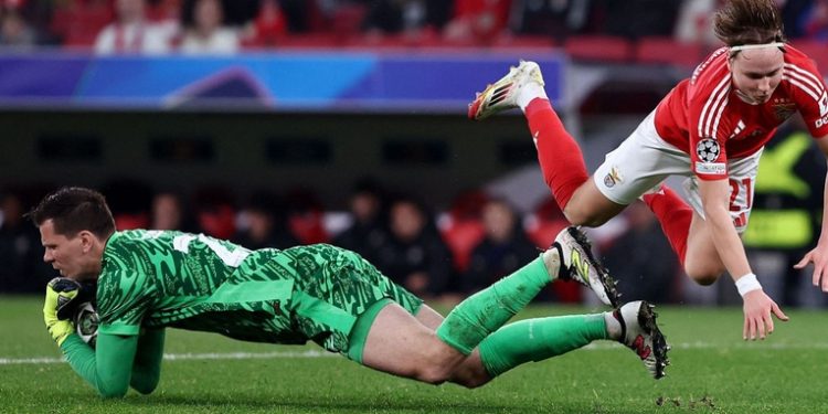 Szczesny se redime en Lisboa y sigue con su racha de talismán del Barça