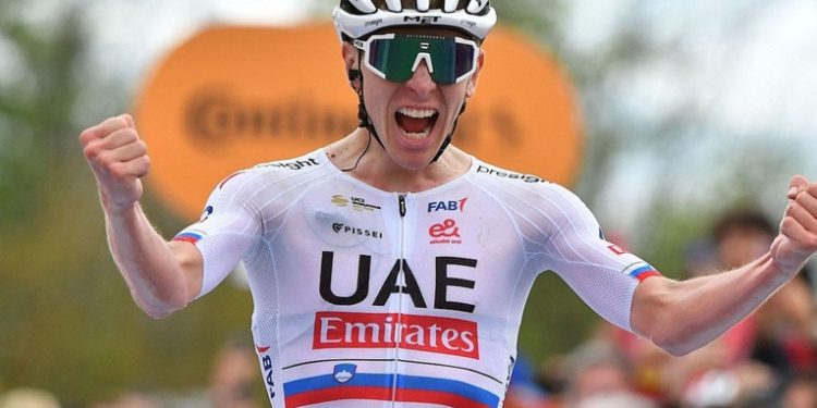 Tadej Pogacar renueva con el equipo UAE hasta el año 2030