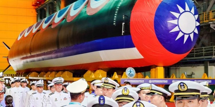 Taiwán bota su primer submarino de fabricación propia