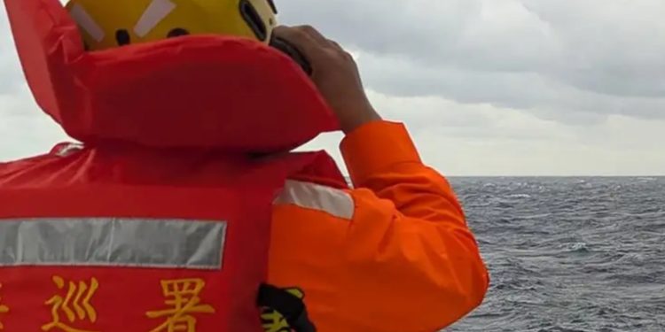 Taiwán detiene a un carguero vinculado a China