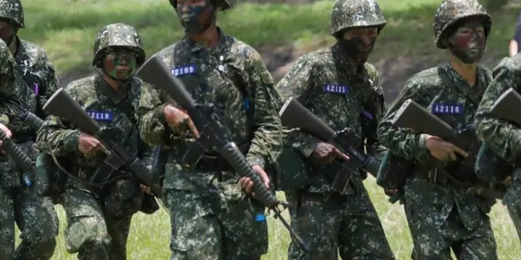 Taiwán inicia maniobras militares frente a amenaza de China