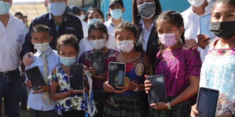 Tecnología en las aulas, proyecto lanzado en Petén