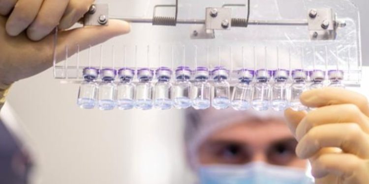 Tercera dosis de vacuna de BioNTech/Pfizer contra covid-19 tiene 95,6% de eficacia.