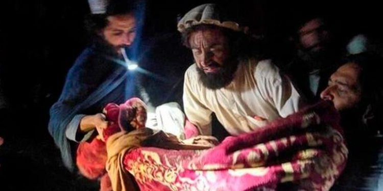 Terremoto en Afganistán deja más de mil muertos