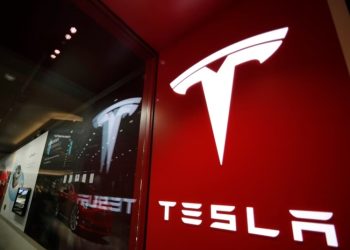 Tesla retira autos por problemas en la conducción autónoma