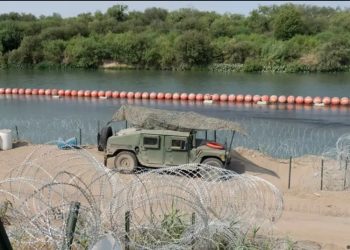 Texas construirá campamento militar en frontera con México