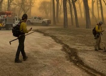 Texas enfrenta uno de los mayores incendios de su historia