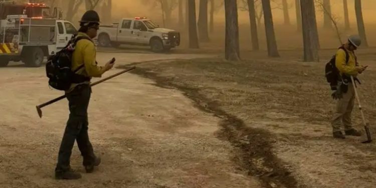 Texas enfrenta uno de los mayores incendios de su historia
