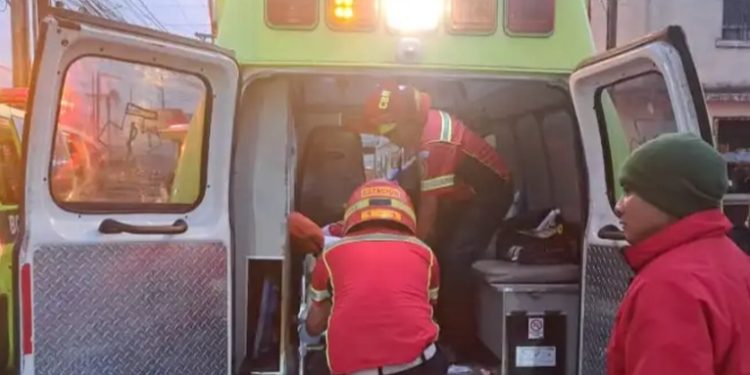 Tiroteo fatal en las cercanías de una institución de salud renal deja dos muertos y cuatro heridos