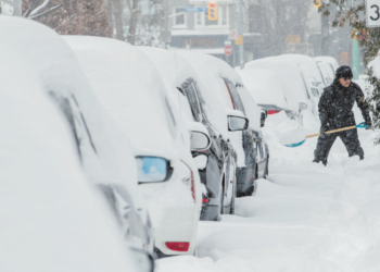 Tormenta de hielo deja sin electricidad a más de un millón de canadienses