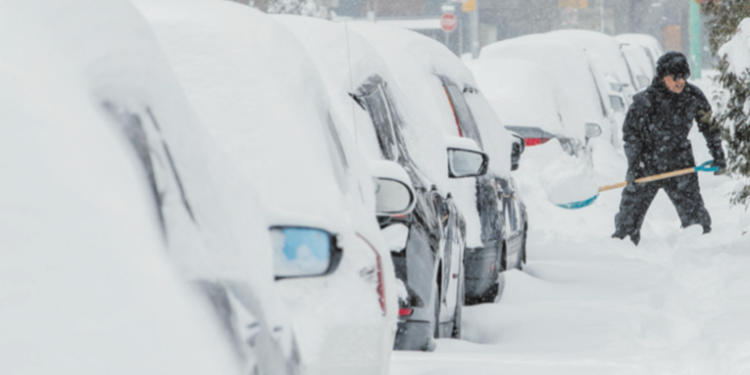 Tormenta de hielo deja sin electricidad a más de un millón de canadienses