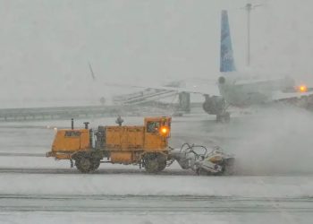 Tormenta de nieve genera caos de transporte en Nueva York