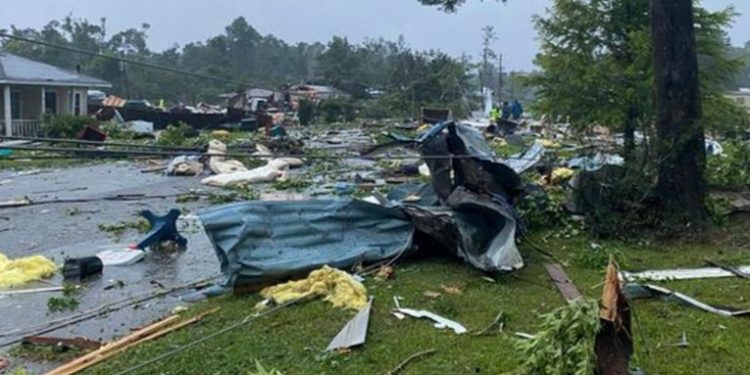 Tormenta deja inundaciones y tornados en EE.UU