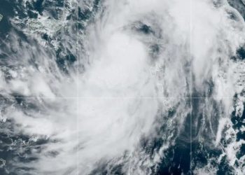 Tormenta Ernesto se fortalece en su ruta hacia Puerto Rico