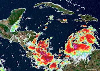 Tormenta tropical Julia se desplaza y podrí­a afectar cuatro departamentos del paí­s