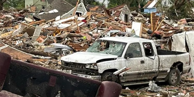 Tornados dejan cuantiosos daños en el Medio Oeste de EE.UU.