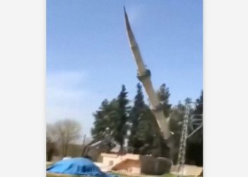 Torre cae sobre una excavadora matando a una persona en Turquí­a (VIDEO)