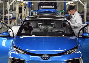 Toyota suspende operaciones en sus 14 plantas en Japón