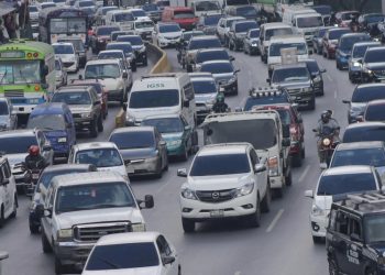 Tránsito en la capital se intensificará este fin de semana por pago del bono 14, advierte policía