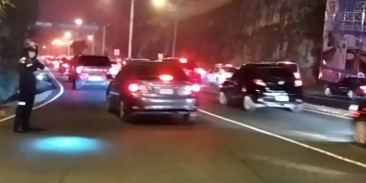 Tránsito refuerza vigilancia en rutas capitalinas durante la noche de Halloween