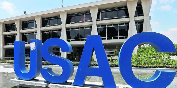 Trabajadores administrativos de la Universidad de San Carlos regresan al campus central