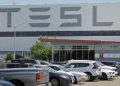 Trabajadores de Tesla vuelven obligados a la oficina solo para descubrir que no hay suficientes escritorios