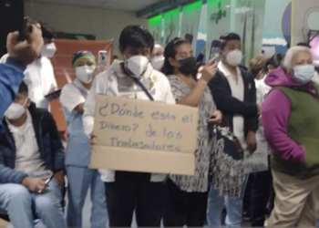 Trabajadores del hospital Roosevelt amenazan con detener labores por falta de pago salarial
