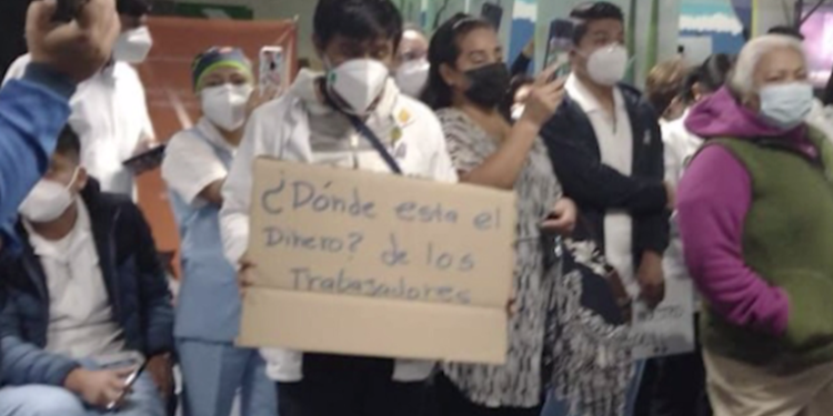 Trabajadores del hospital Roosevelt amenazan con detener labores por falta de pago salarial