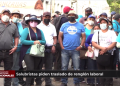 Trabajadores salubristas manifiestan pidiendo gozar de vacaciones, aguinaldo y bono 14
