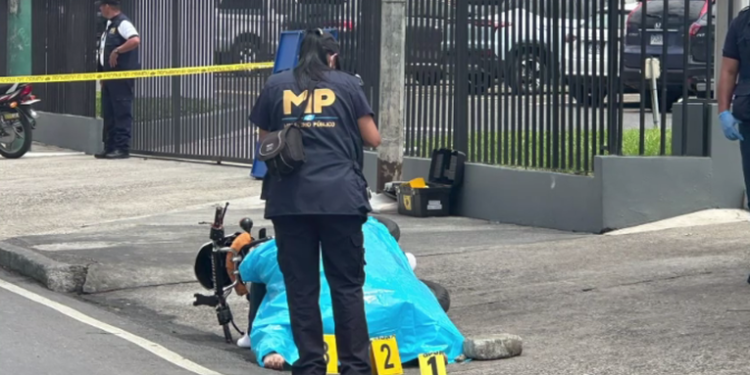 Tragedia en la Calzada Roosevelt: Mujer habría asesinado a mototaxista en servicio