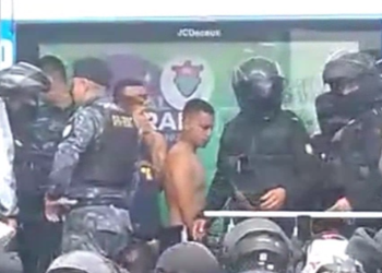 Transeúntes golpean a presuntos asaltantes en la zona 9 capitalina