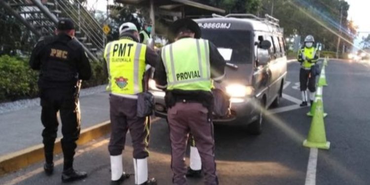 Transito de PNC multa a más de 13 mil conductores por no portar licencia