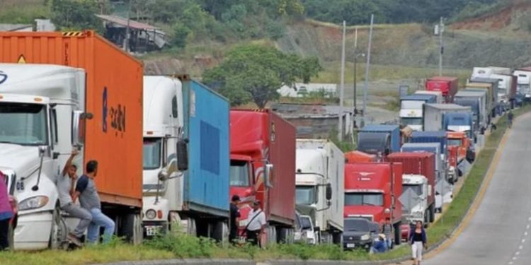 Transporte pesado no podrá circular en carreteras del país hasta el 26 de diciembre