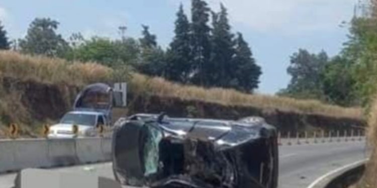 Transporte pierde una llanta y otro conductor pierde la vida