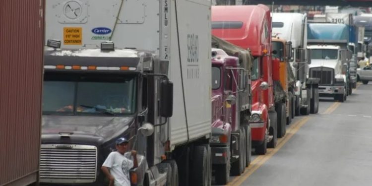 Transportistas buscan soluciones ante el saqueo de mercancías en accidentes viales