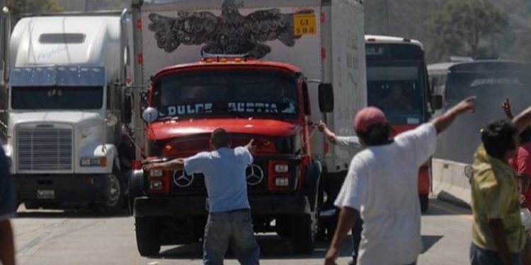 Transportistas confirman bloques de carreteras luego que no llegaran acuerdos con autoridades