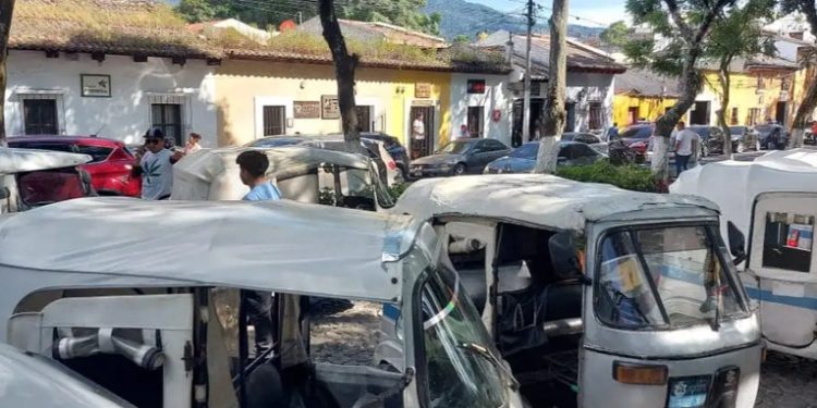 Transportistas de Antigua protestan contra restricciones viales en Cuaresma y Semana Santa