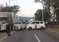 Transportistas de Palín protestan y cierran ruta al Pacífico en San Vicente Pacaya